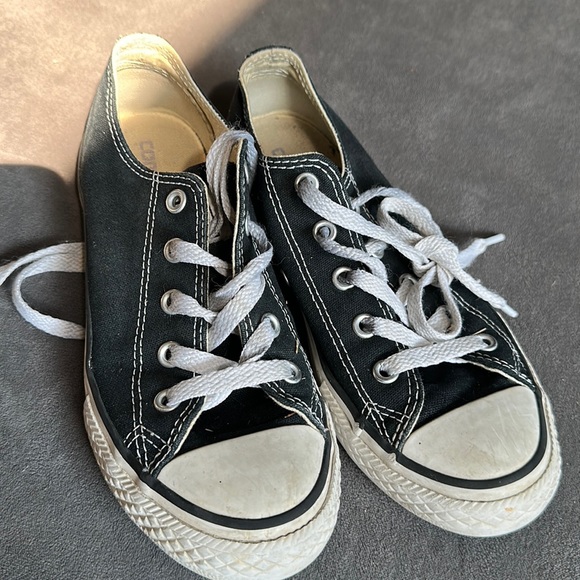 Converse youth size 1 sneakers - Picture 1 of 5